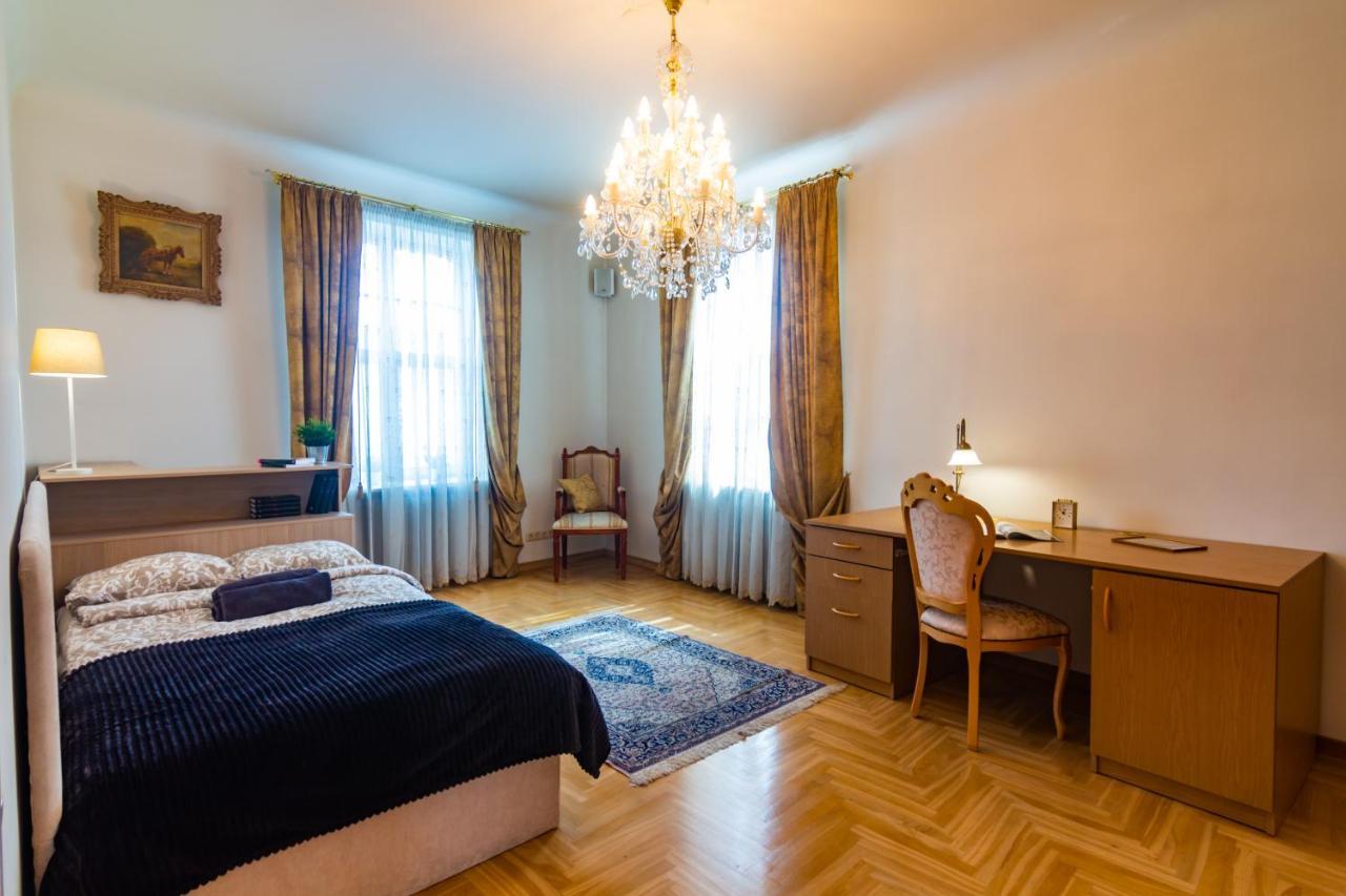 Classic Style Apartment In The Center Of Rīga Exterior foto