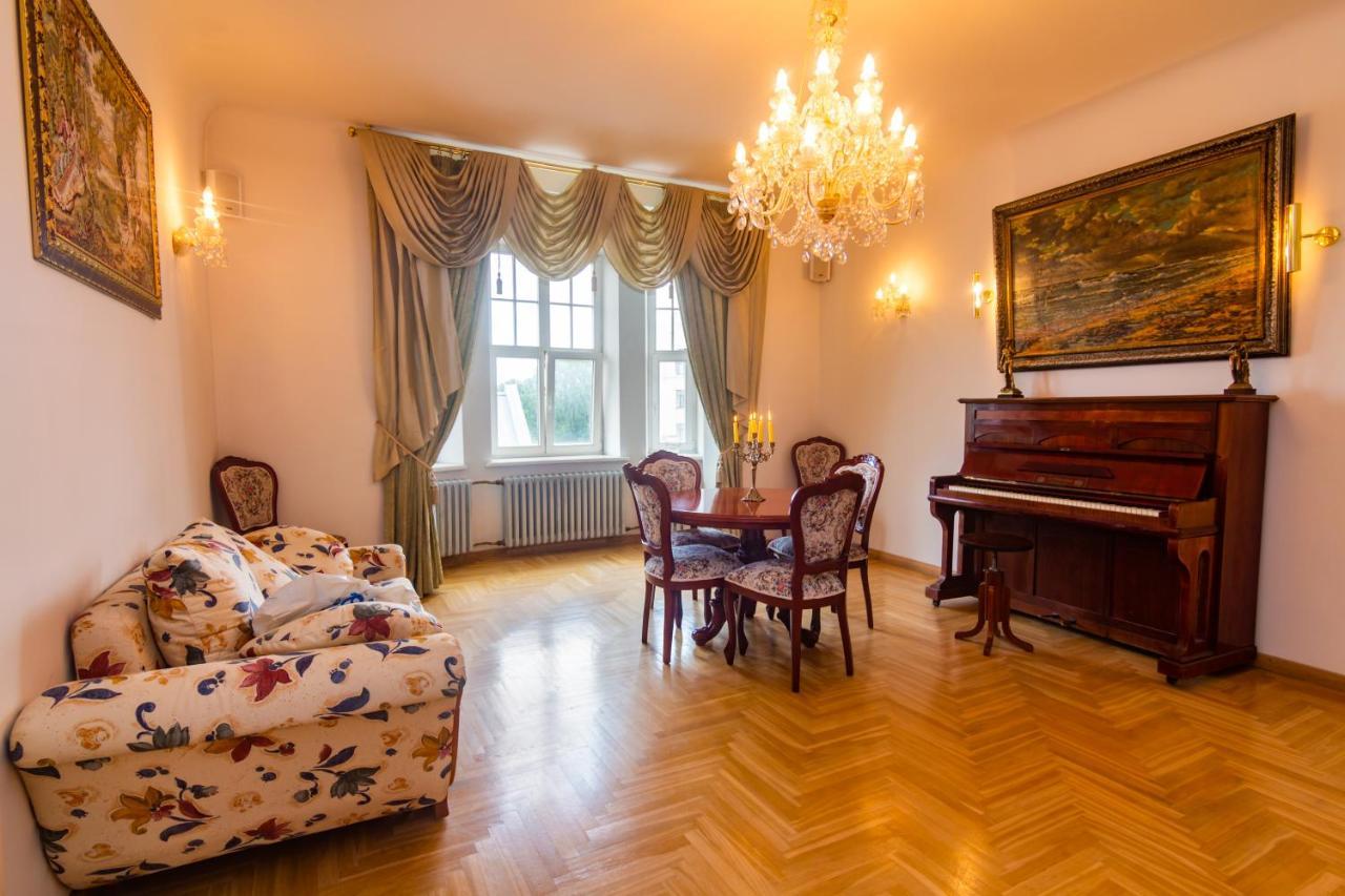 Classic Style Apartment In The Center Of Rīga Exterior foto