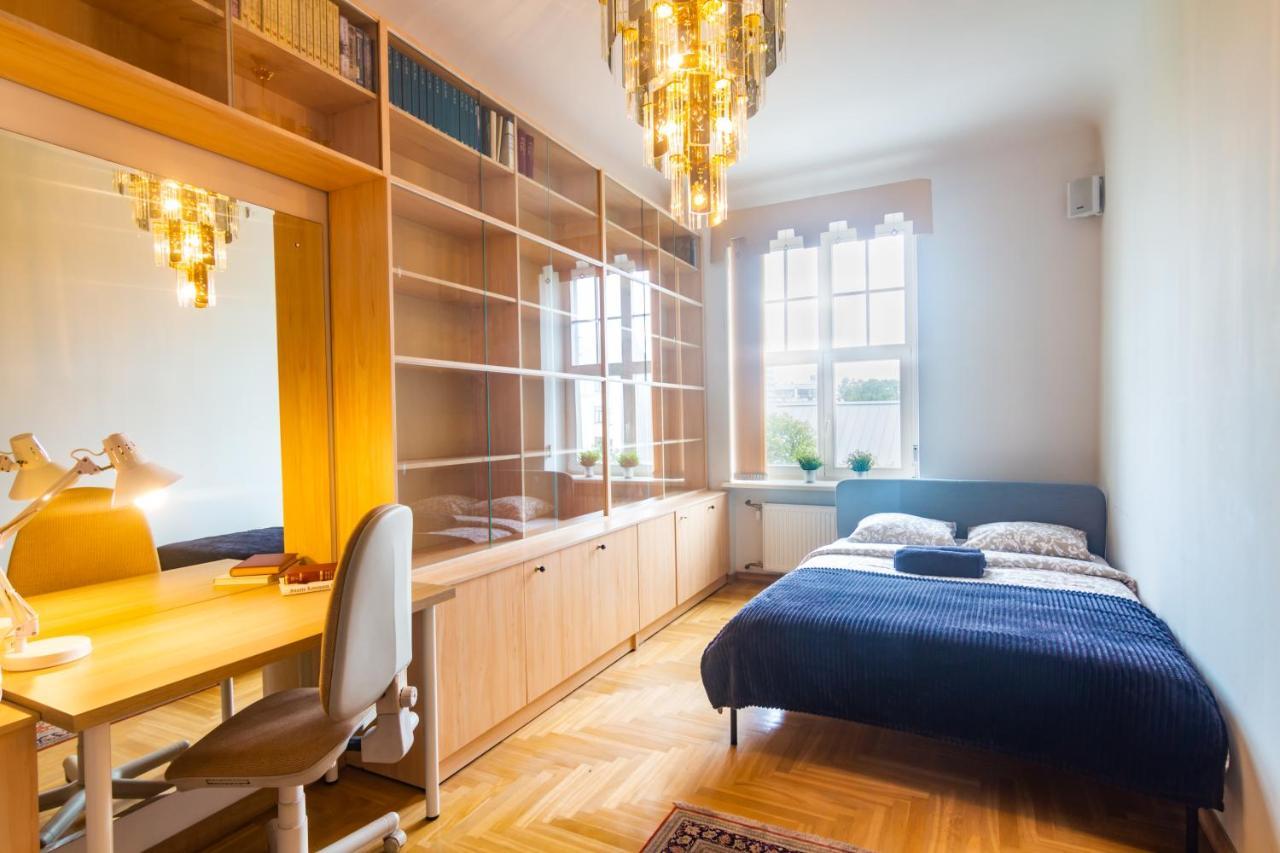 Classic Style Apartment In The Center Of Rīga Exterior foto