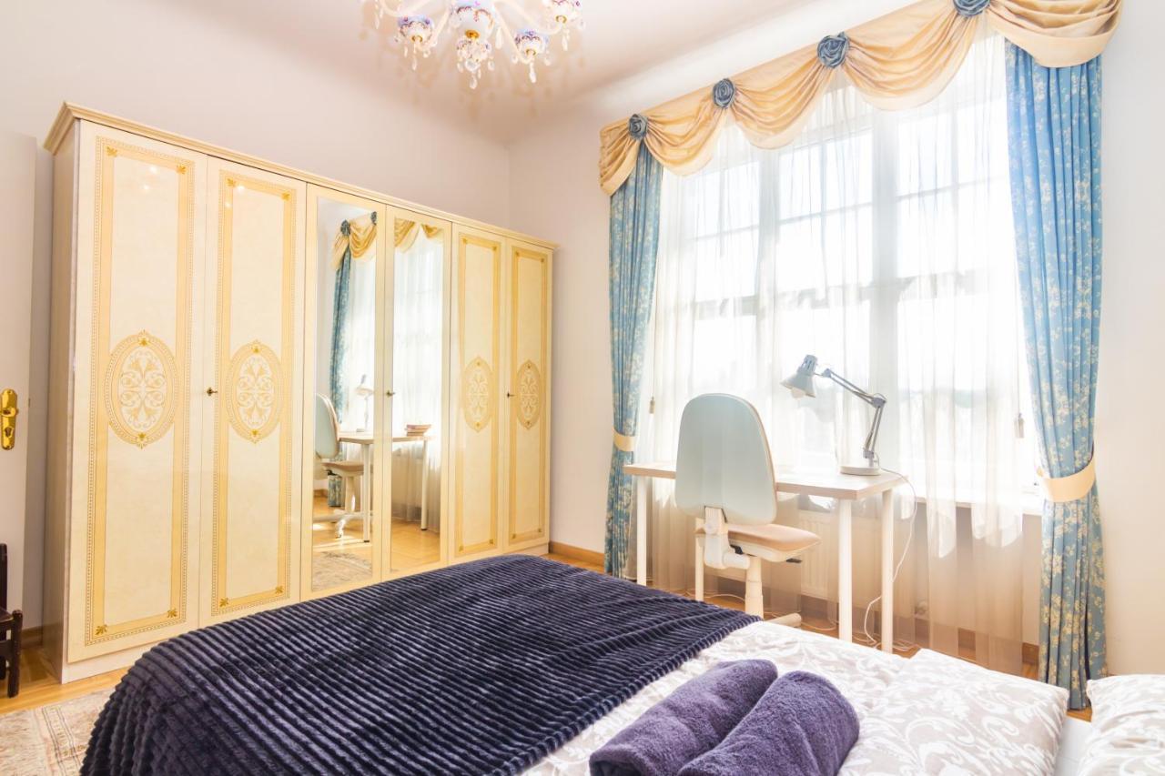Classic Style Apartment In The Center Of Rīga Exterior foto