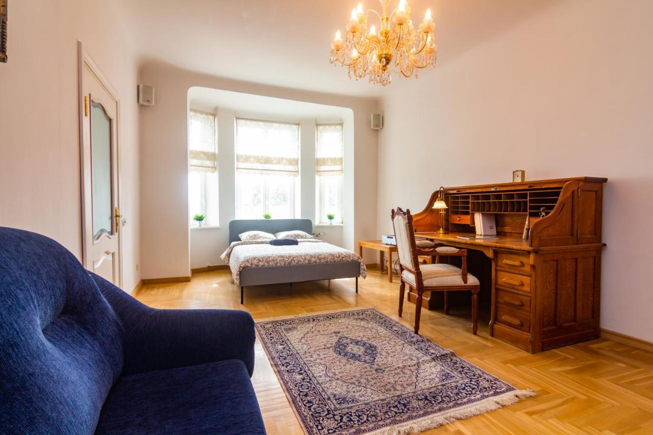 Classic Style Apartment In The Center Of Rīga Exterior foto