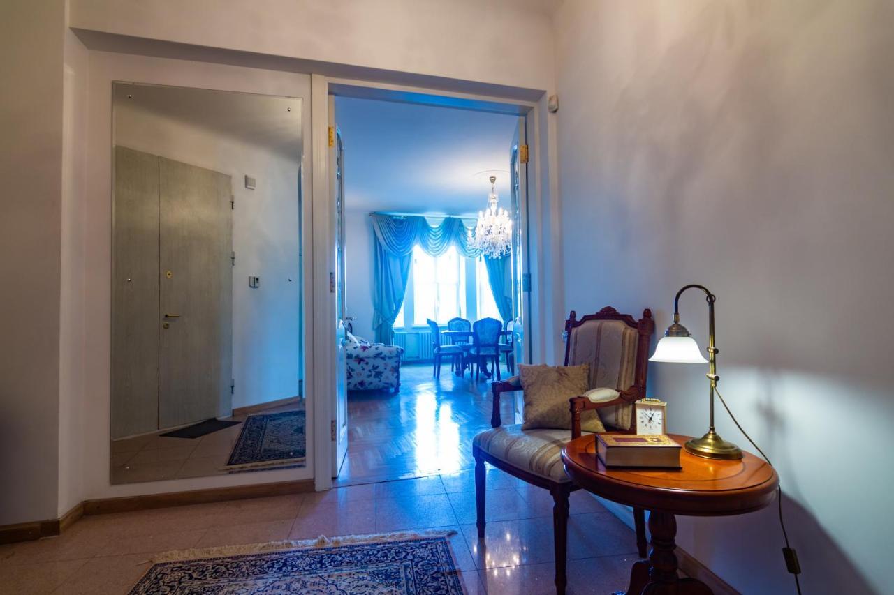 Classic Style Apartment In The Center Of Rīga Exterior foto