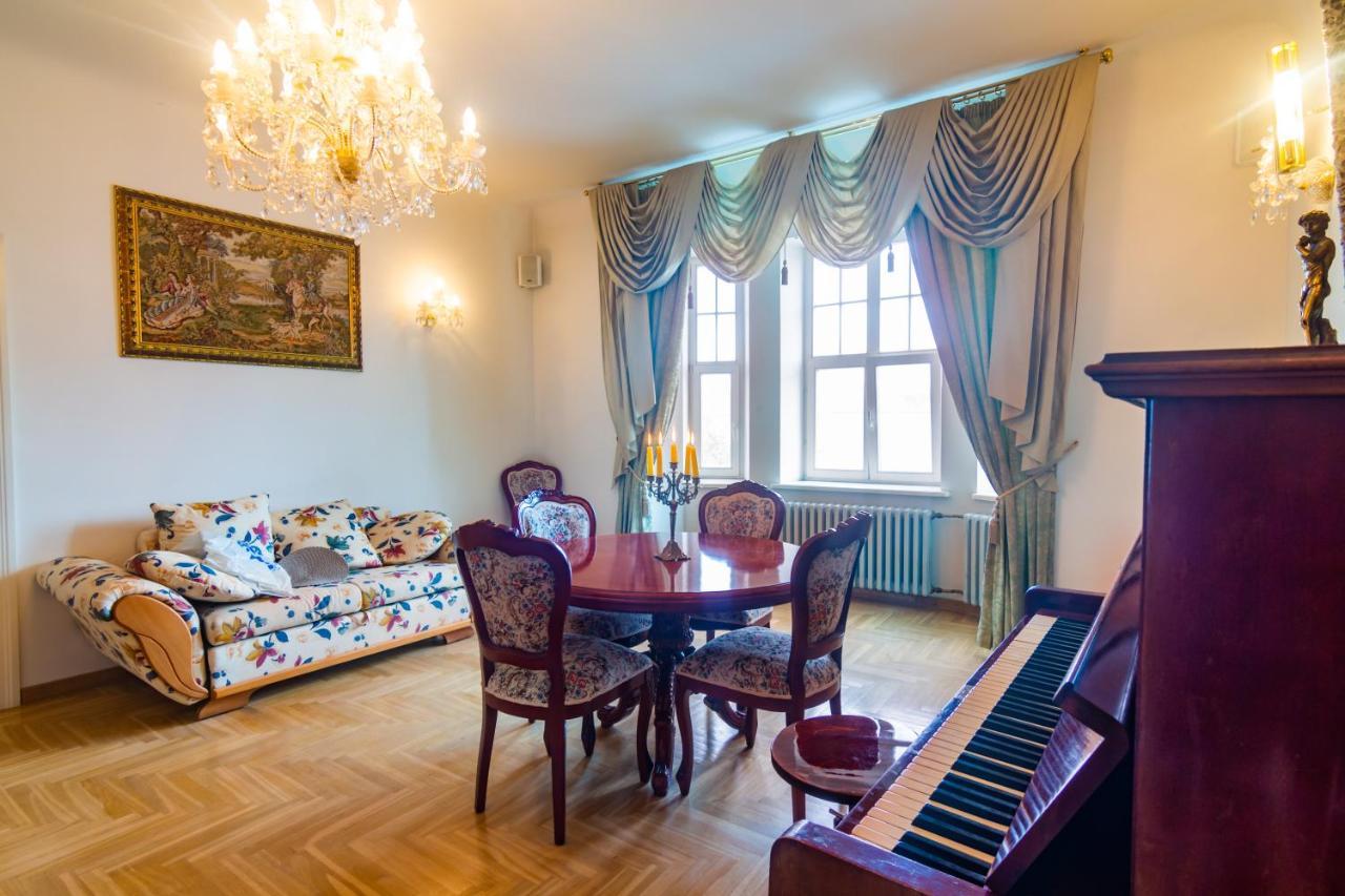 Classic Style Apartment In The Center Of Rīga Exterior foto